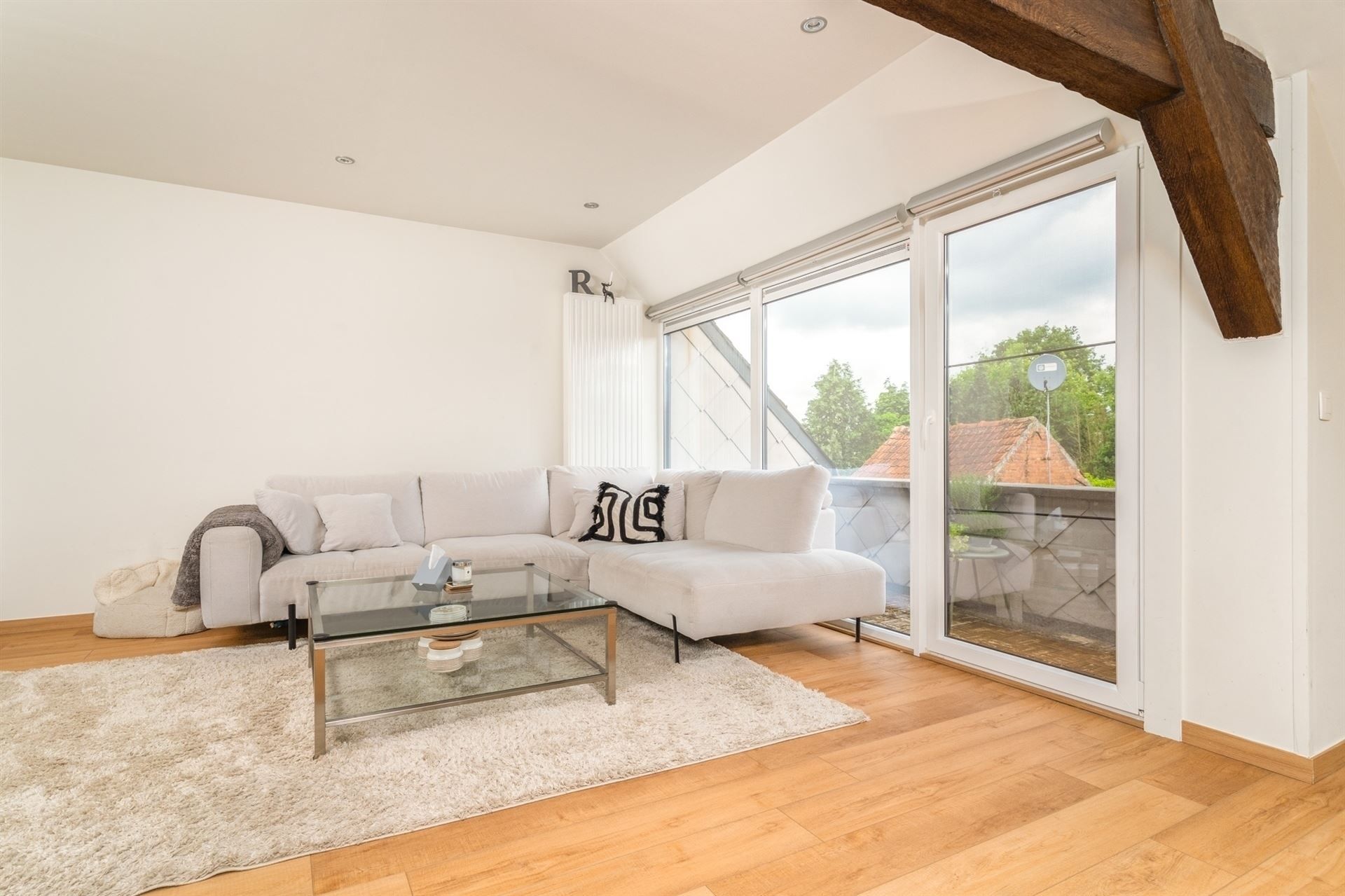 Meergezinswoning bestaande uit 2 app, tuin en dubbele carport foto 18