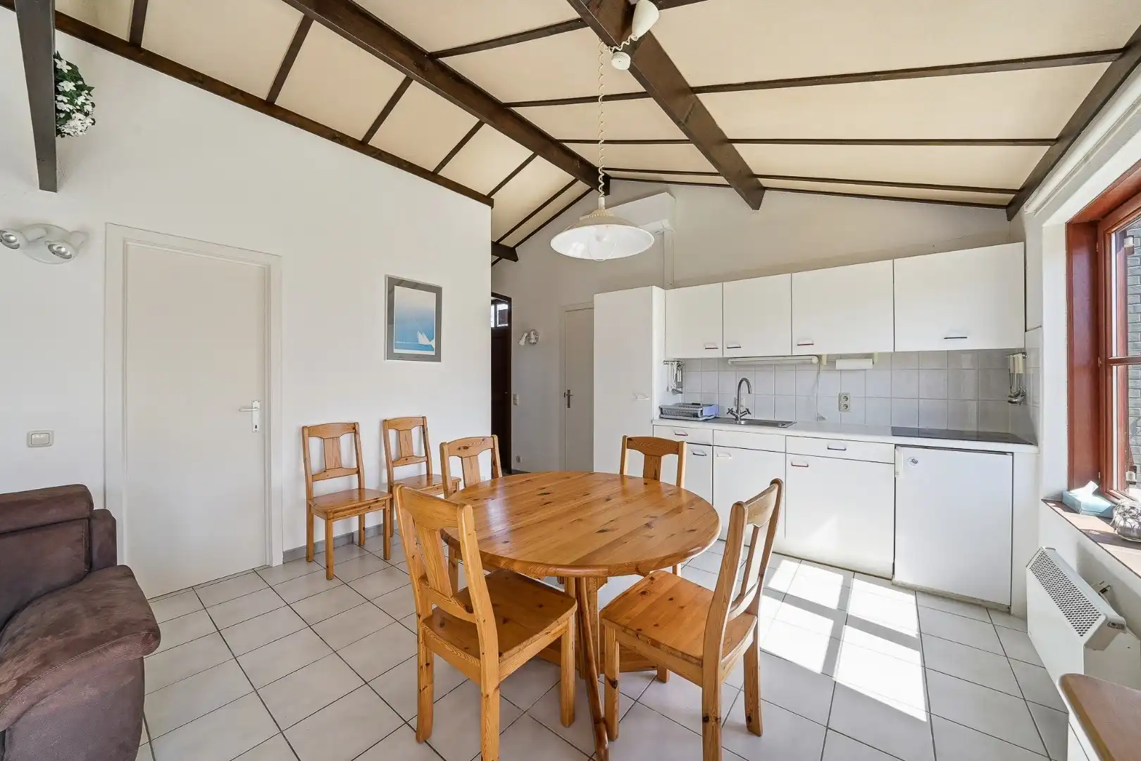 Instapklare vakantiewoning met zonnige tuin en 2 slaapkamers foto 6