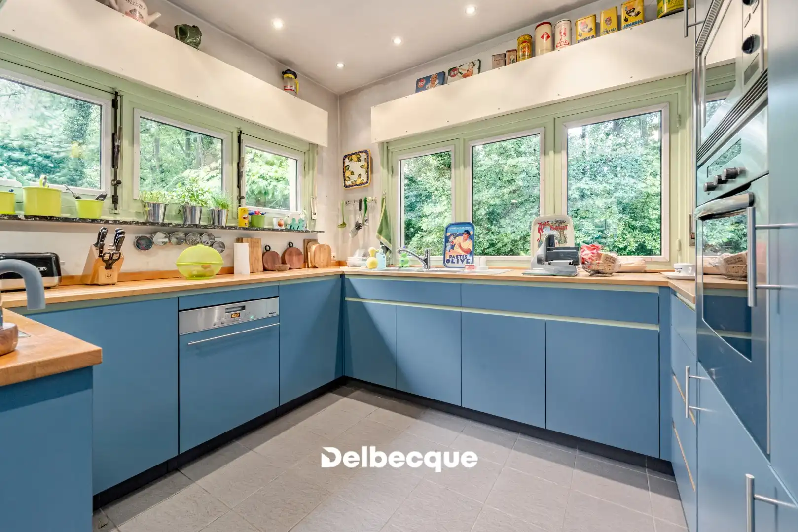 Karaktervolle villa in interbellumstijl op ruim perceel in gegeerde villawijk te Sint-Kruis foto 13