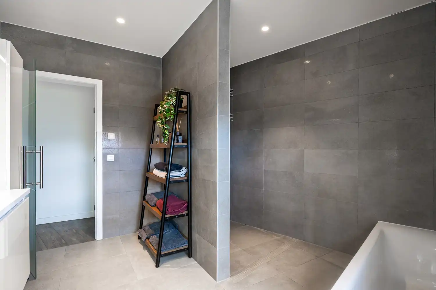 Instapklare energiezuinige villa met 4 zeer ruime slpkrs en ruime inpandige garage op 1006m2 foto 19