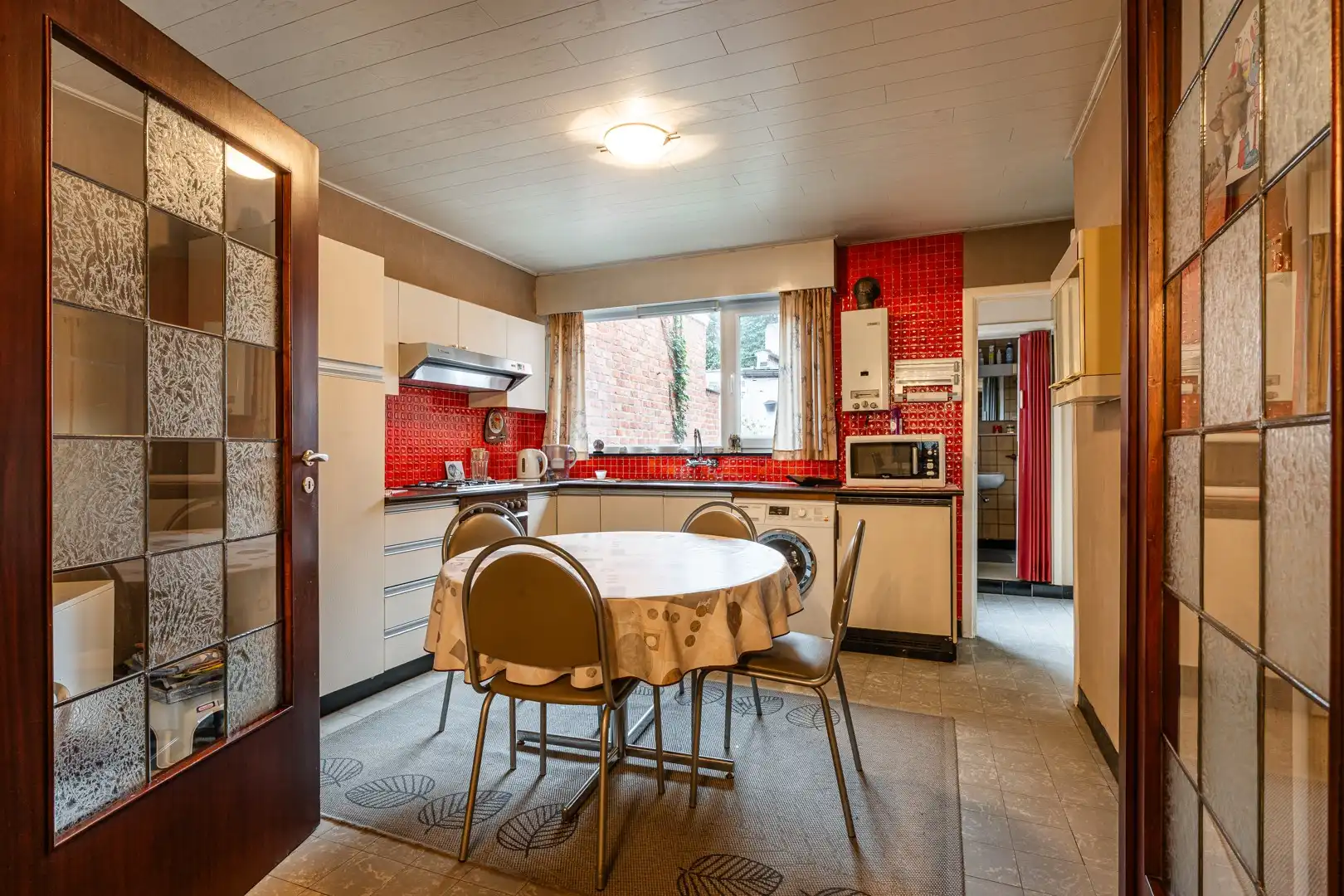 Te renoveren woning met verrassend veel ruimte, stadstuin en garagebox in Eeklo! foto 5