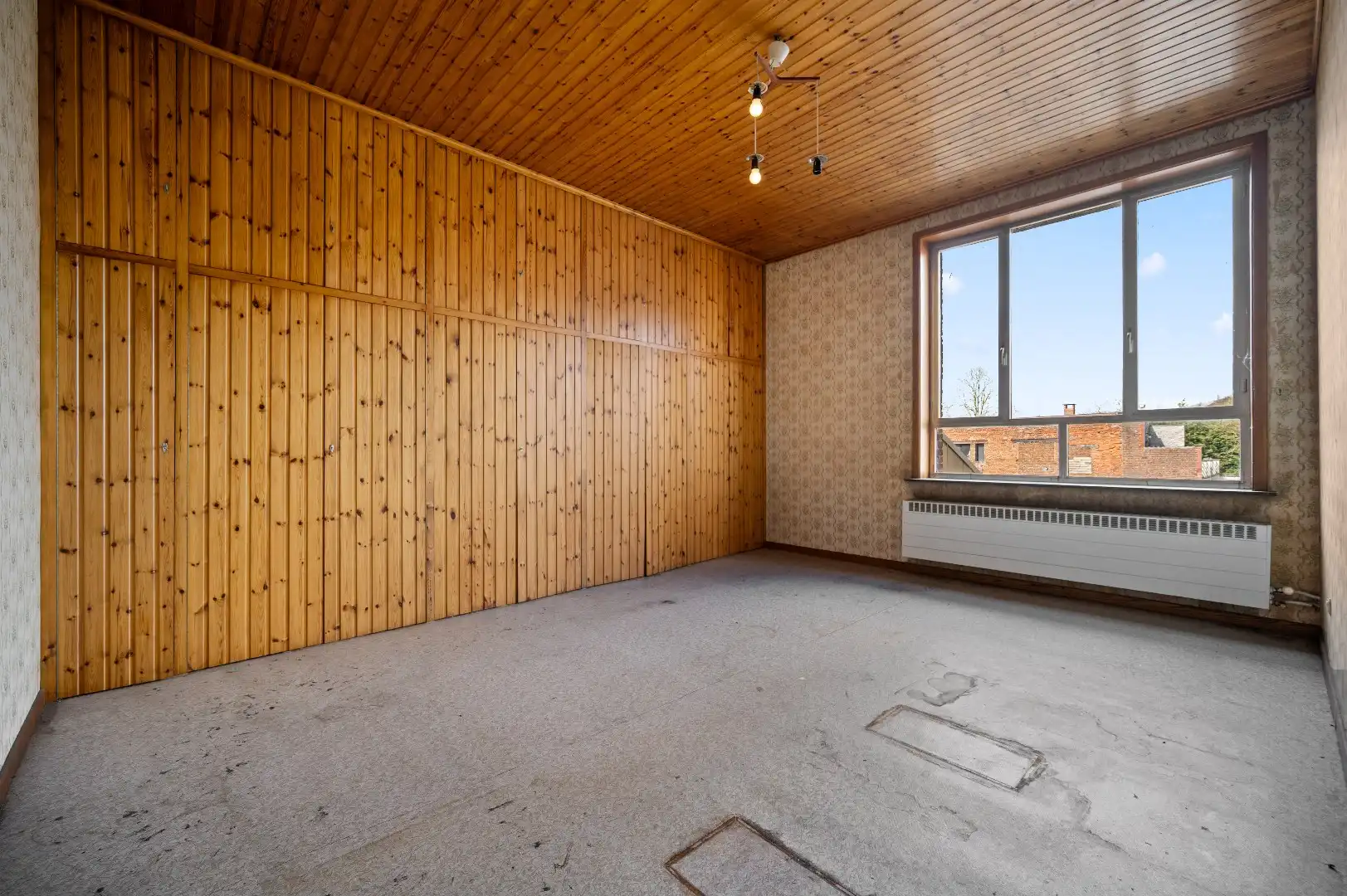 Te renoveren woning met ruime loods en stockagemogelijkheden  foto 11