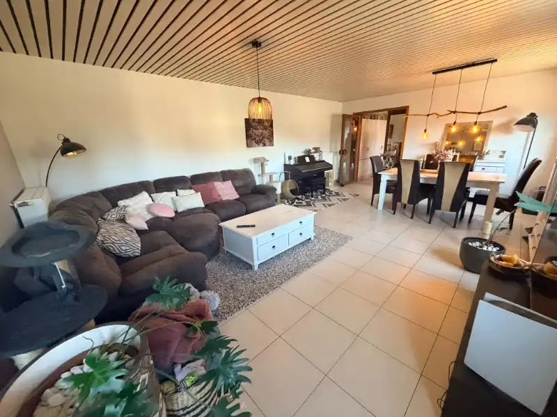--- NIEUW --- Ruim 2-slaapkamerappartement met zonnig terras op rustige ligging in Lemberge! foto 3