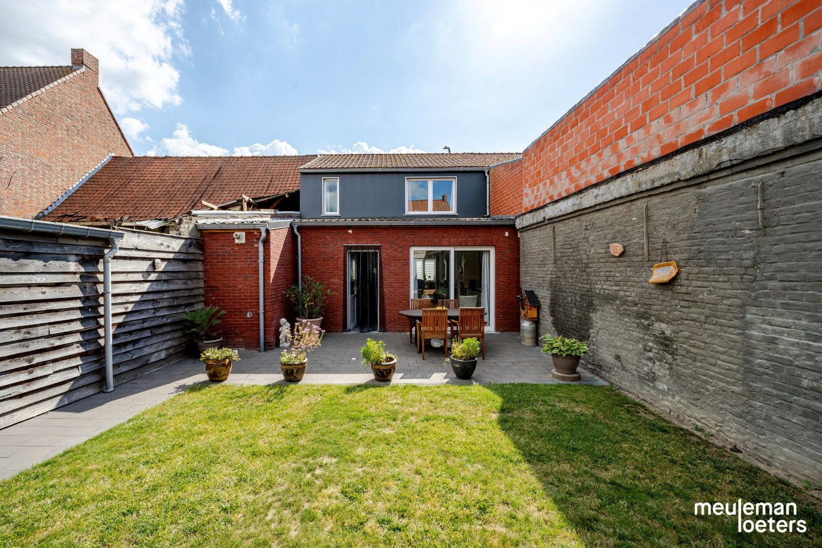 Instapklare woning met tuin en garage foto 2