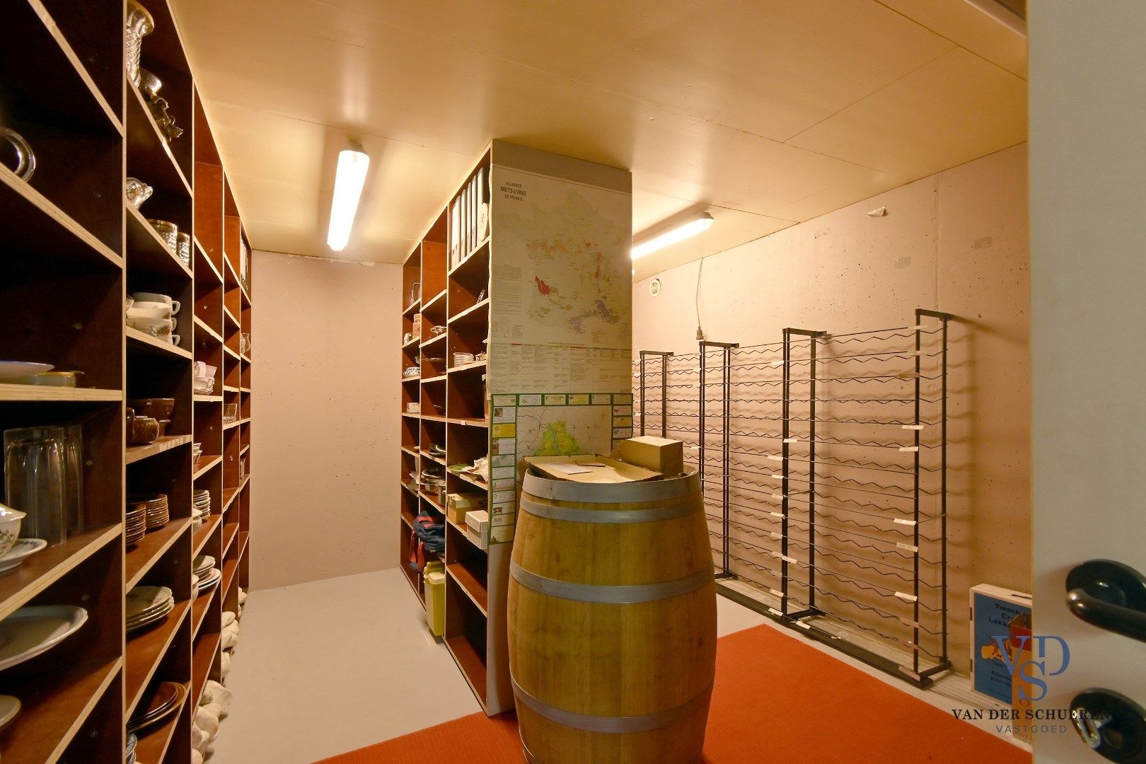 Ruim handelspand met penthouse in villastijl foto 21