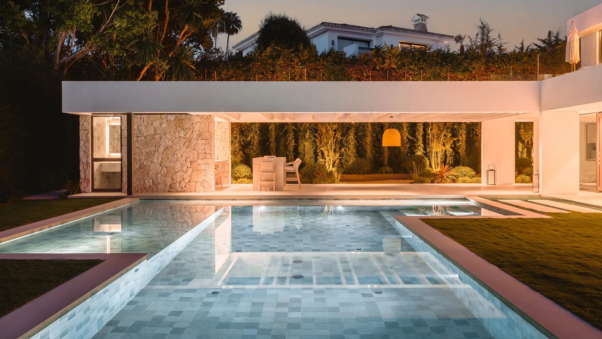 Ongeëvenaarde luxe met deze fantastische villa! In het hart van Nueva Andalucia foto 23