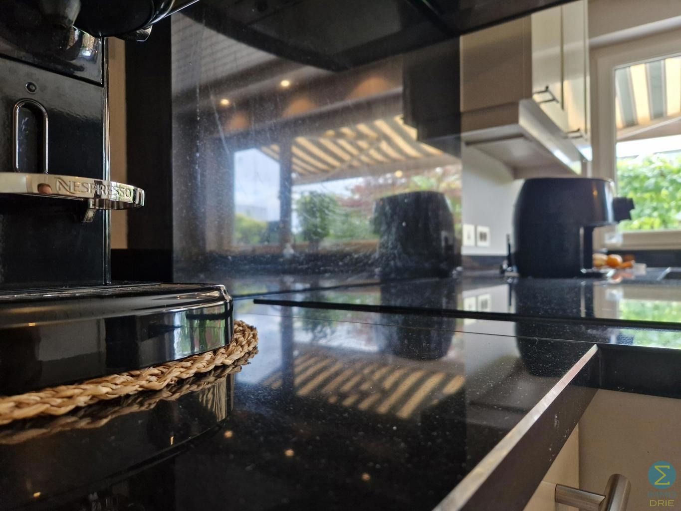 Vrijstaande woning van 340m². foto 10