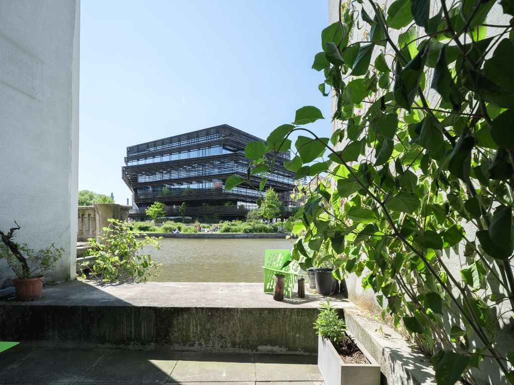 Architecturale handelsruimte op een absolute toplocatie foto 3