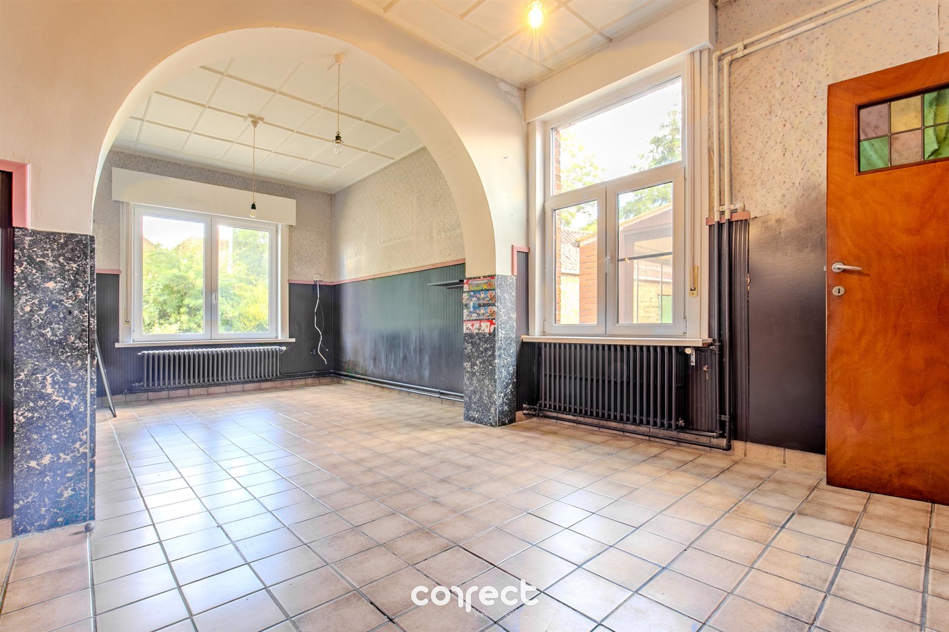Renovatieproject op ruim perceel in Sint-Michiels foto 4