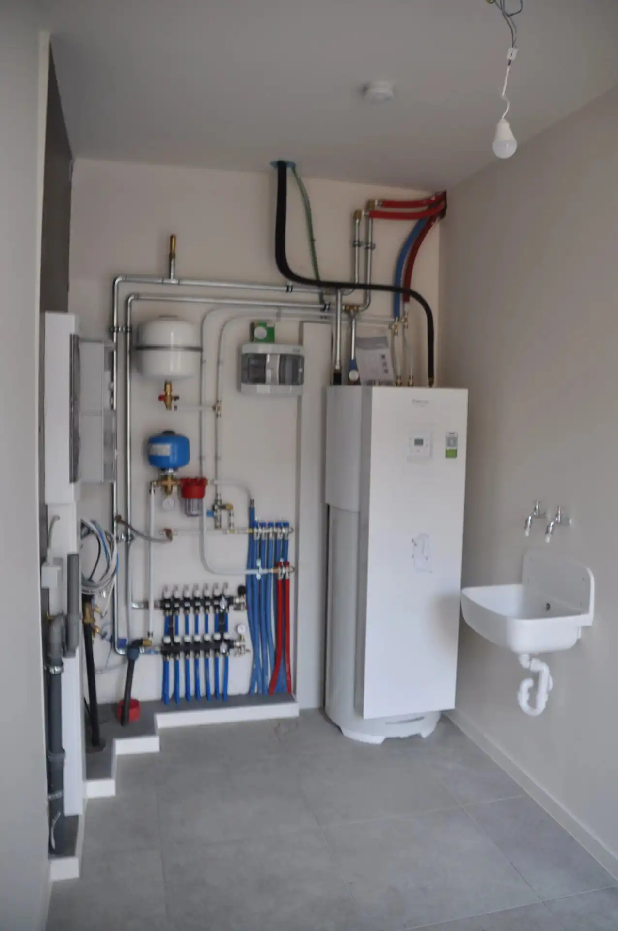 VOLLEDIG AFGEWERKTE NIEUWBOUWWONING MET 3 SLPK'S IN SINT-LAMBRECHTS-HERK (HASSELT) foto 7