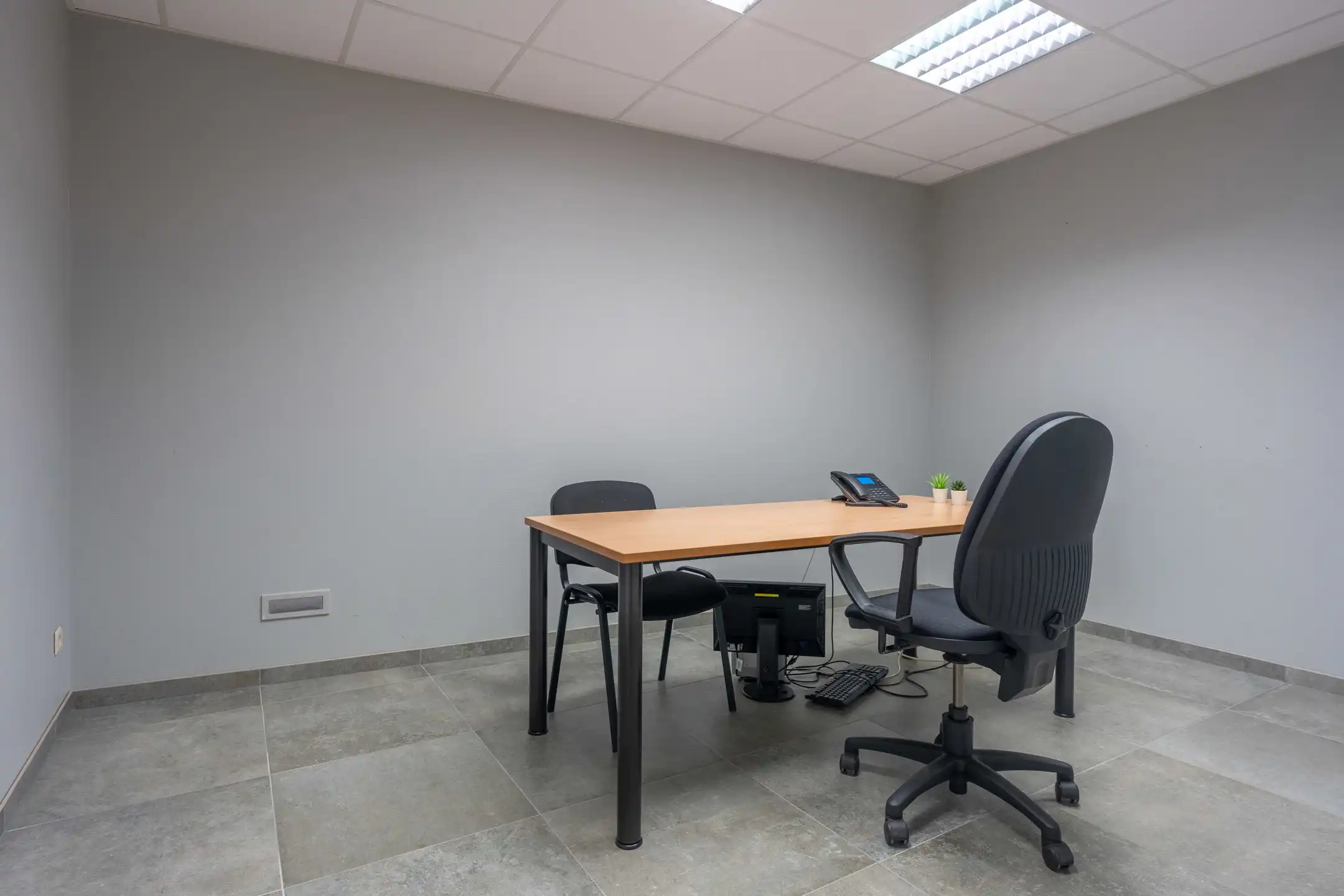 Centraal gelegen kantoorruimten (totaal ± 285m²!) te Turnhout. foto 17