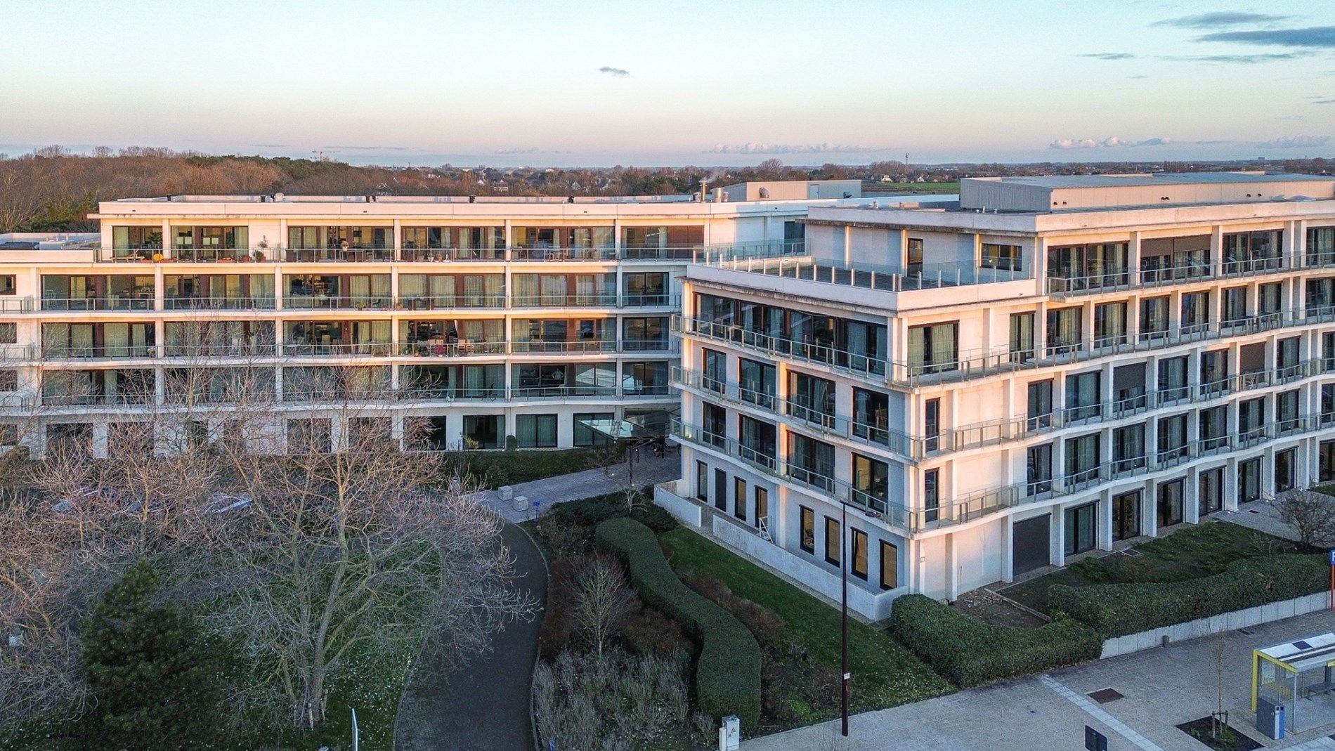 Moderne assistentiewoning met ondergrondse berging en parkeerplaats in De Haan, vlakbij strand, duinen en zee foto 23