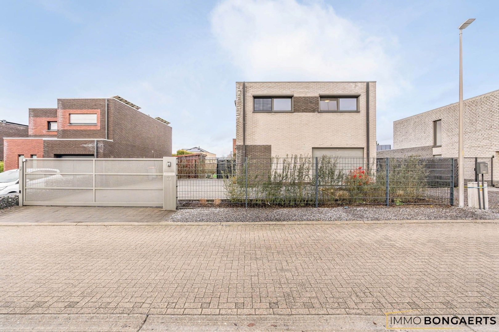 Ruime woning met 3 slaapkamers  foto {{pictureIndex}}