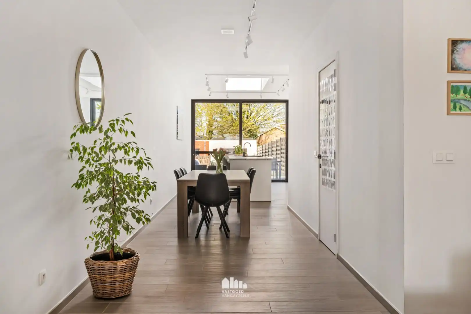 Volledig gerenoveerde woning met 5 slaapkamers, zonnige tuin en garage foto 10