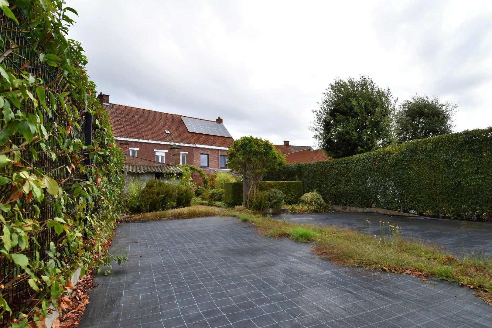 Statige rijwoning met 4 slaapkamers (mogelijkheid tot meer), garage en prachtige tuin te koop in Gullegem foto 16