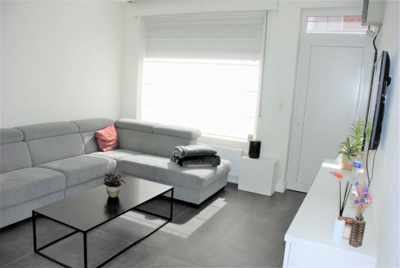 Volledig vernieuwde woning met binnenkoer foto 3