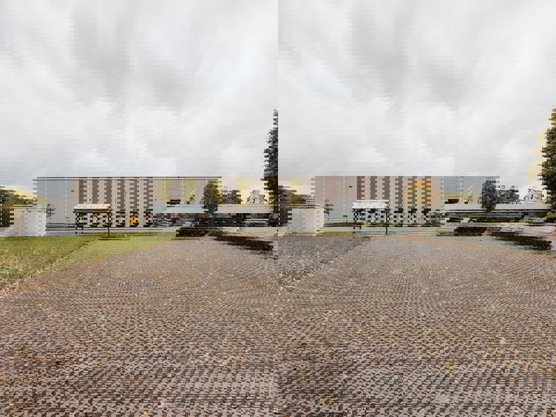 TE HUUR Logistiek bedrijfsgebouw foto 2