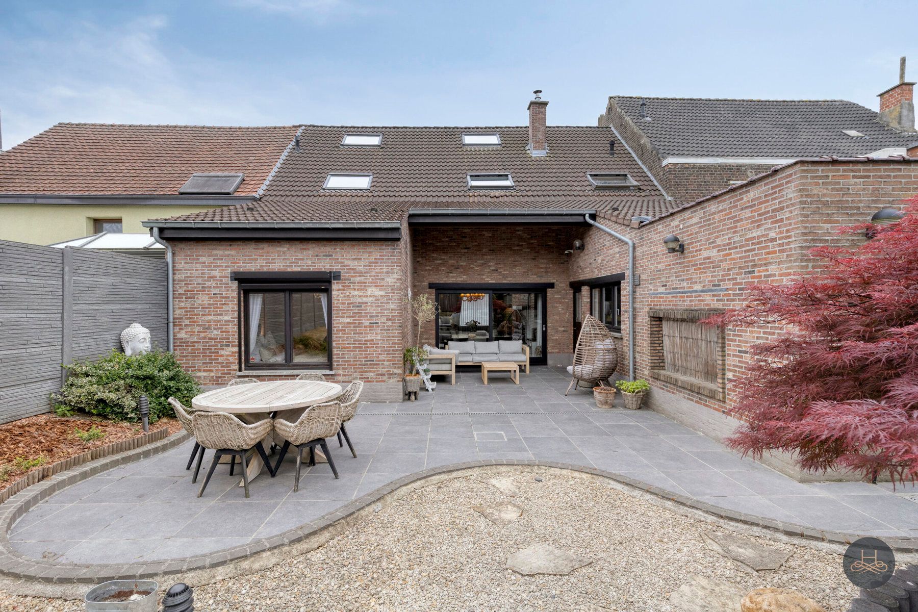 Gerenoveerde, unieke grote woning met ingerichte tuin foto 25
