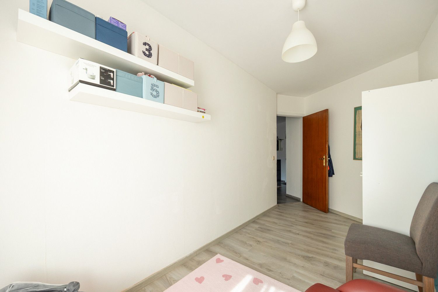 Energiezuinig (EPC B) en instapklaar 2 slk-appartement in een kleinschalig hoekgebouw te Deurne-Zuid, met privatieve garagebox + de staanplaats ervoor foto 13
