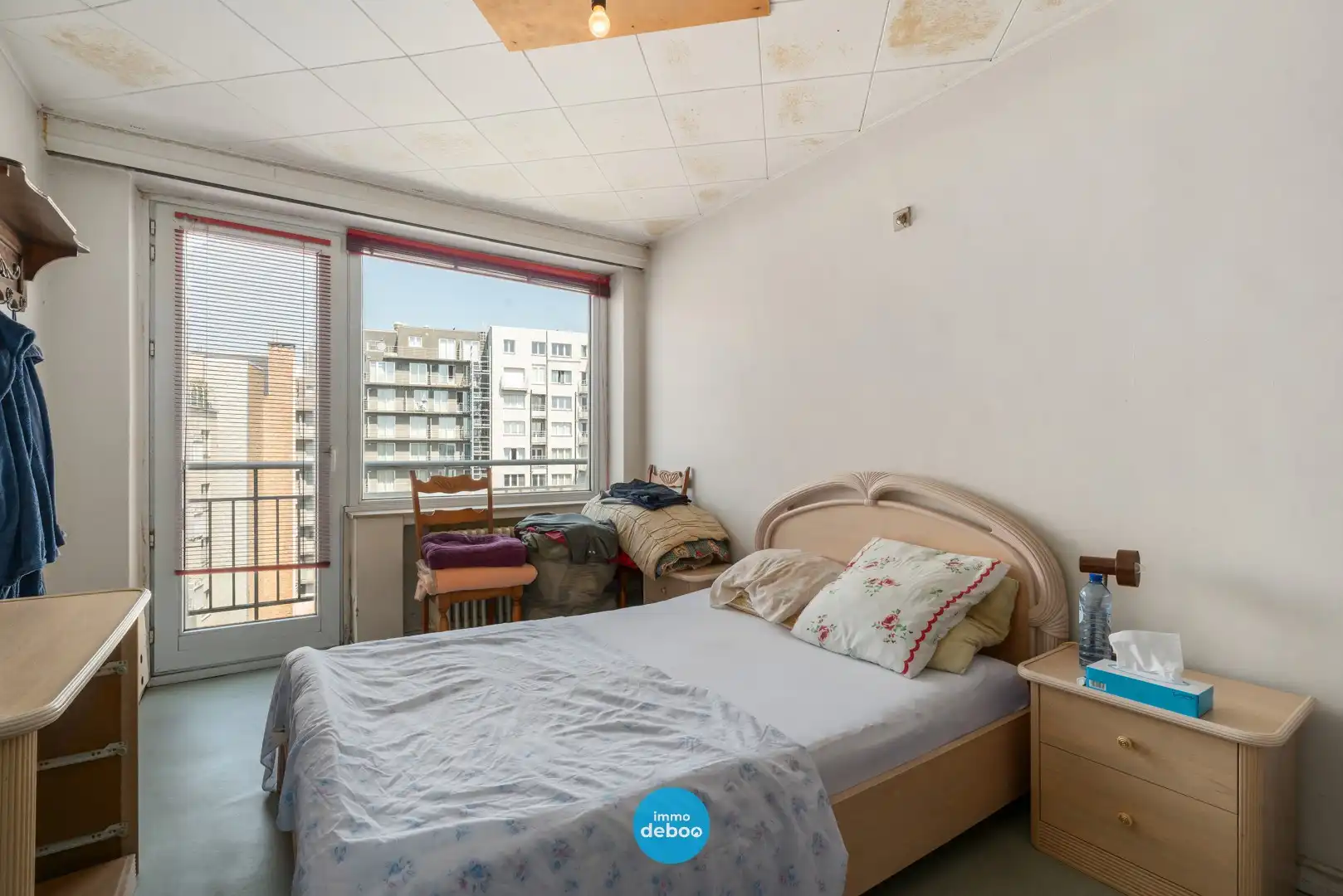 Op te frissen appartement met terras op de 7de verdieping foto 3