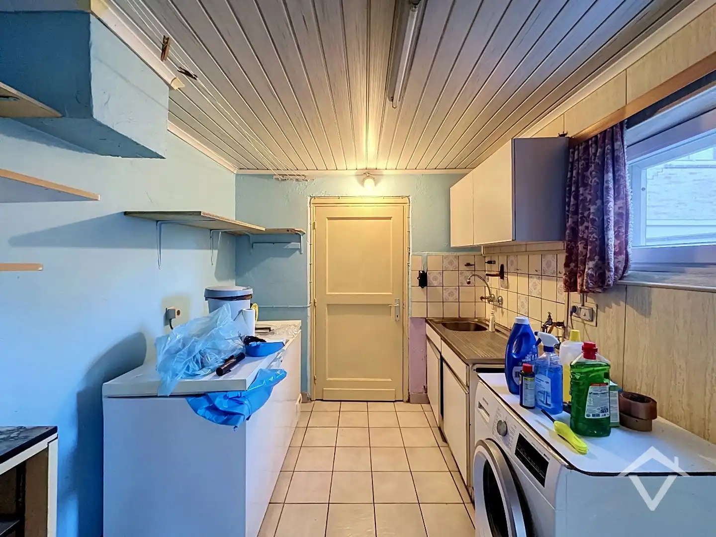 Licht op te frissen rijwoning met 3 slaapkamers, zolder en garage te Zedelgem foto 10