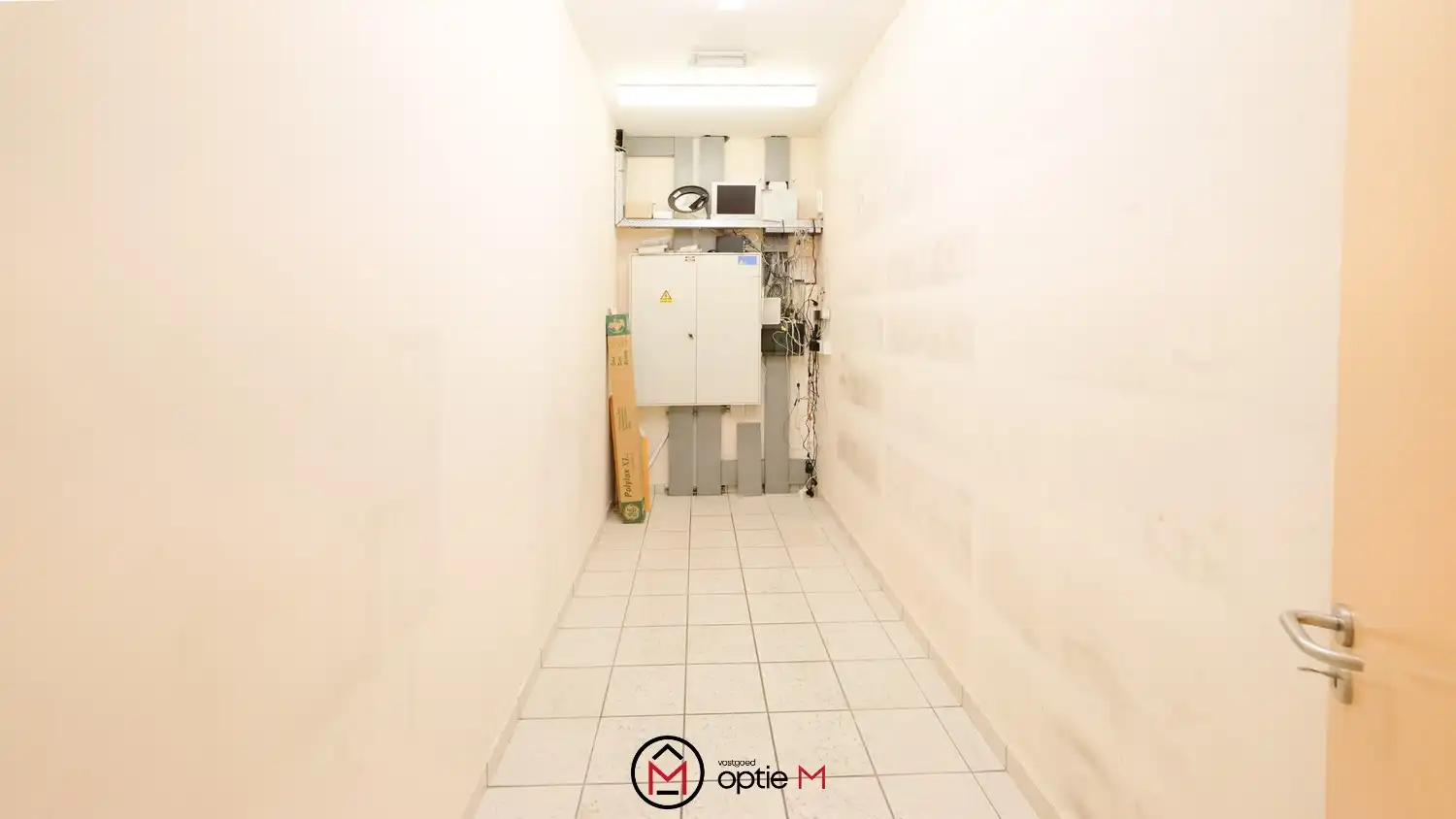 Bedrijfspand met woonst te huur – ruime hal, werkplaats en appartement met 3 slaapkamers foto 15