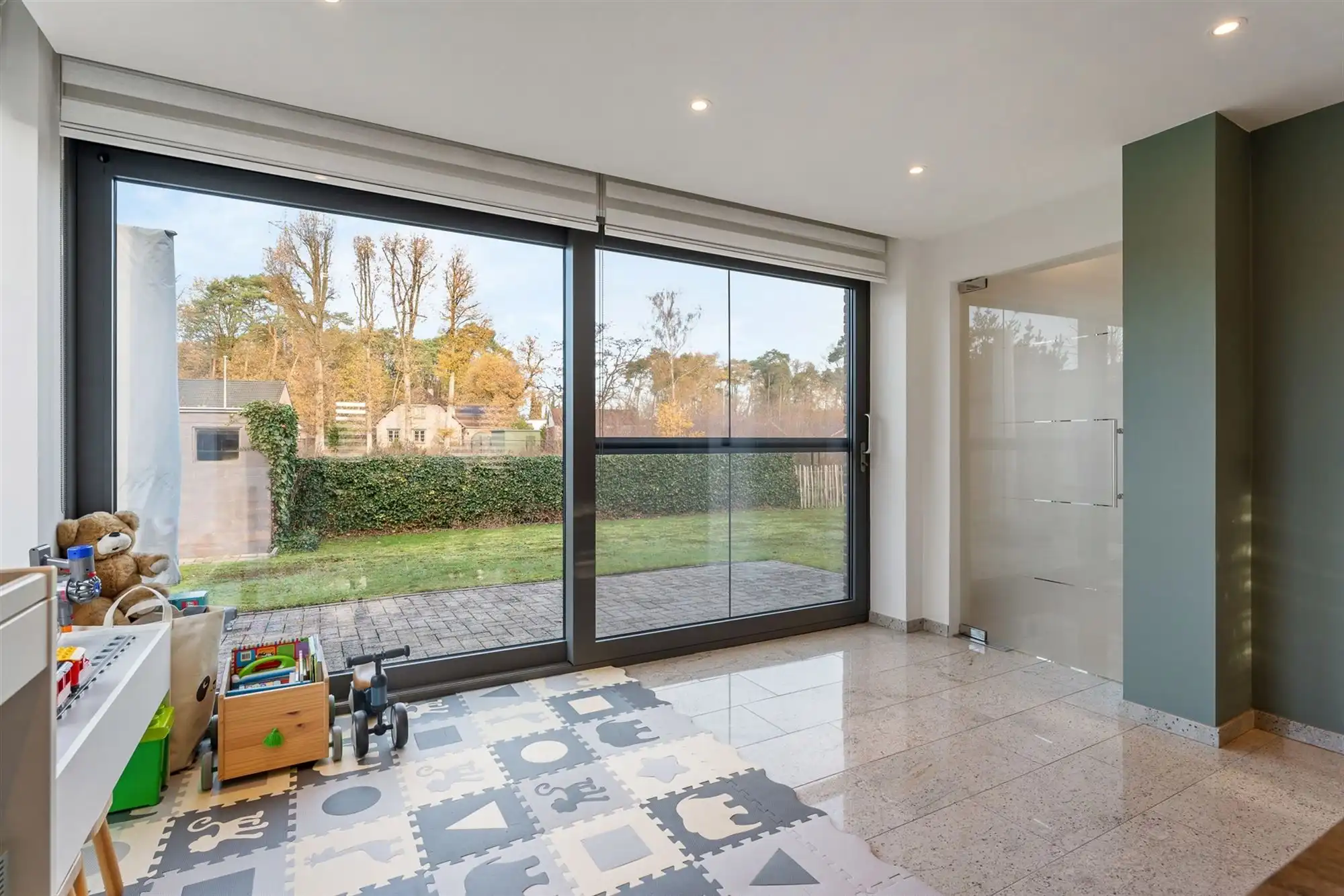 MOOI GERENOVEERDE WONING MET 4 SLAAPKAMERS OP RUSTIGE LIGGING VLAKBIJ KOERSEL CENTRUM foto 7