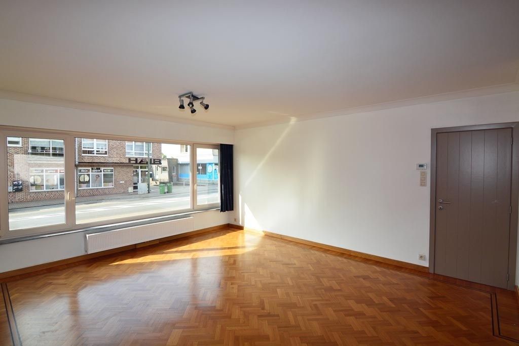 Gelijkvloers appartement met 2 slpk, terras en garage. foto 5