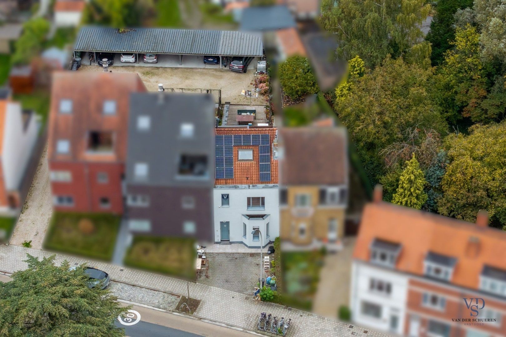 Energiezuinige woning met tuin (en 2 staanplaatsen). foto {{pictureIndex}}