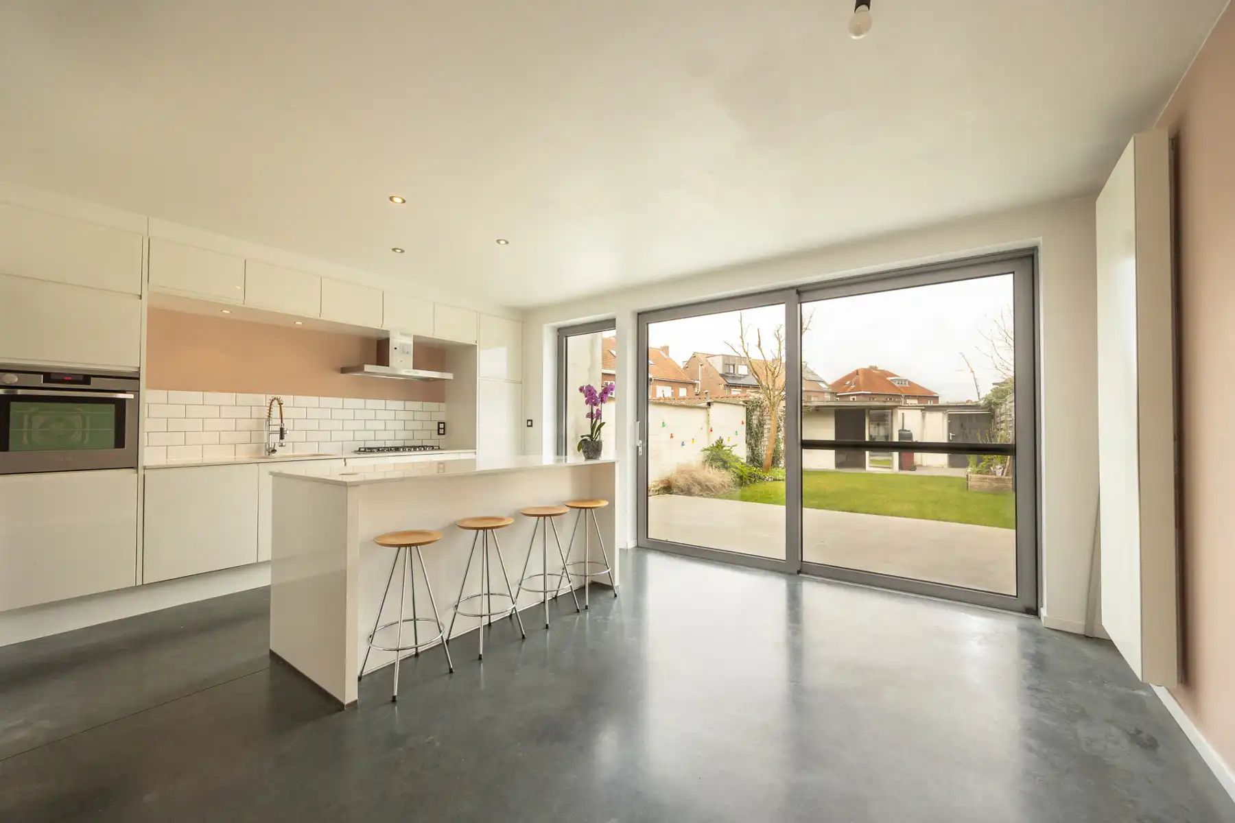 Instapklare woning met drie slaapkamers en moderne afwerking foto 9