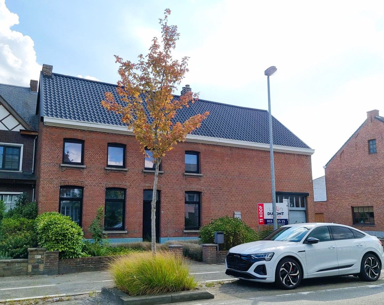 Zeer ruime woning op 10a78ca met 309m² bewoonbare opp, 5 slks, 2 badkamers. foto {{pictureIndex}}