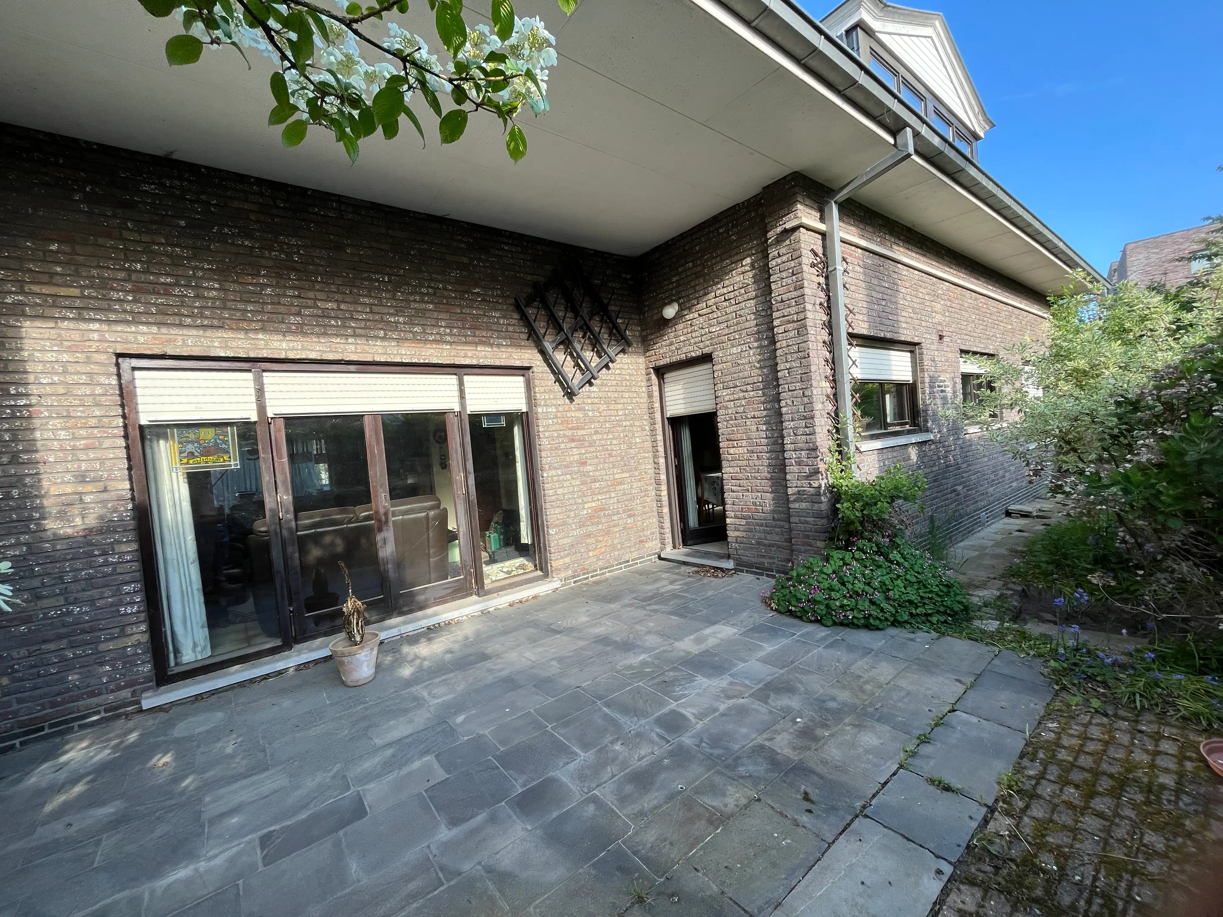 Hoofdfoto van de publicatie: Uitstekend gelegen ruime woning