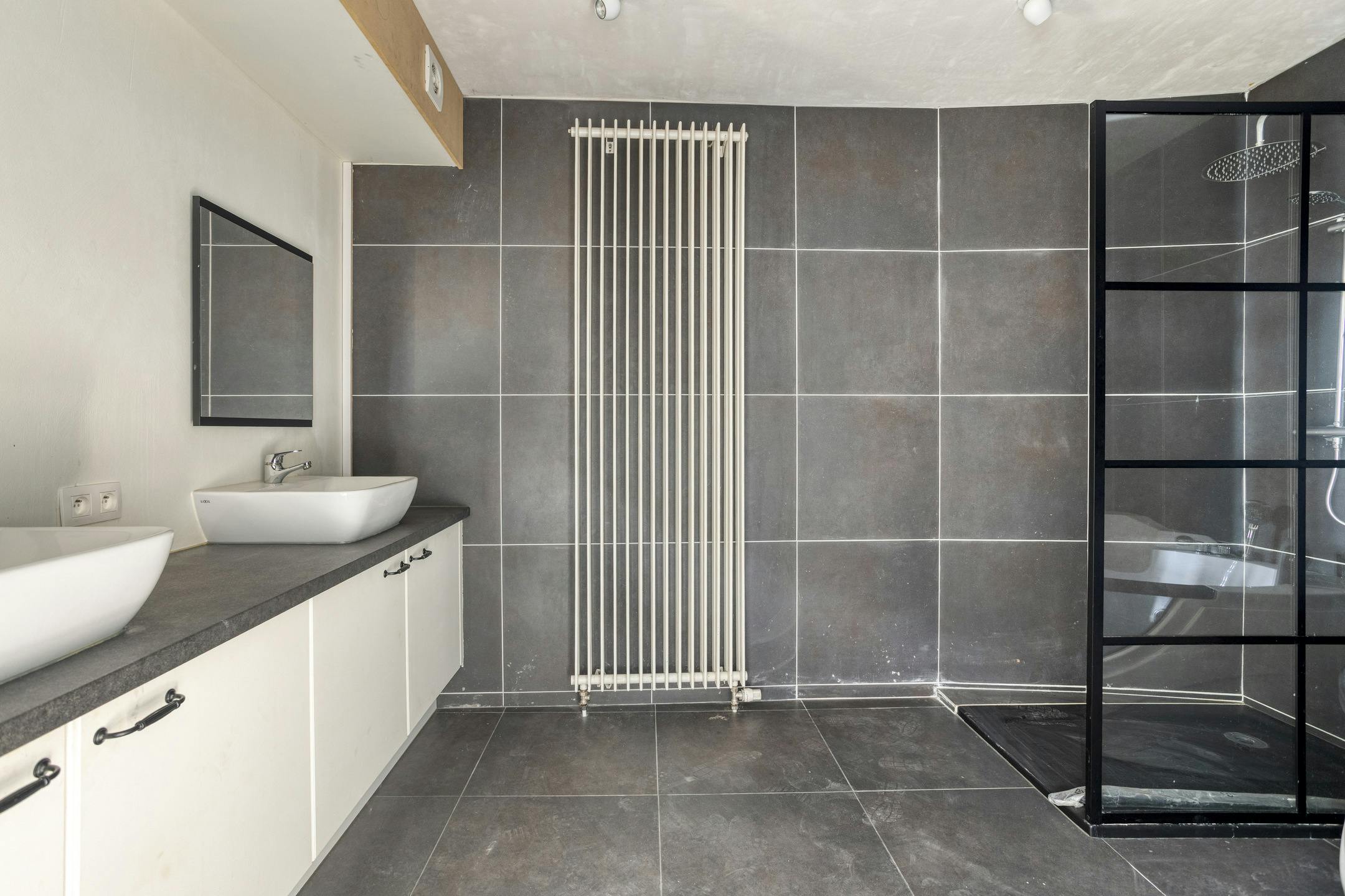 Handelspand met appartement en atelier te koop in Adegem foto 12