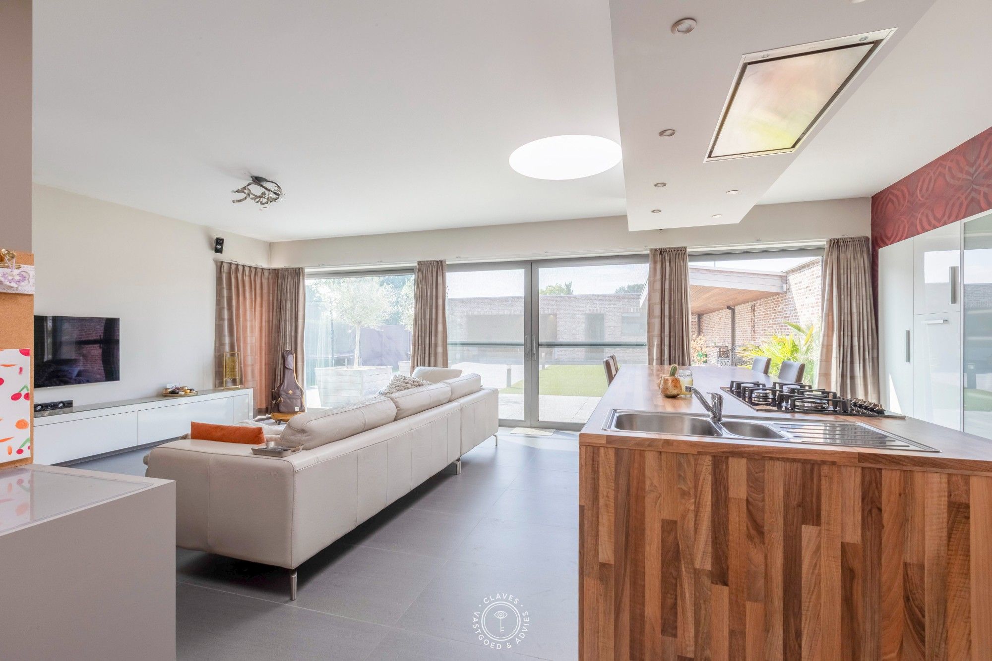 Instapklare woning en ruime tuin in het hart van Vrasene foto 6