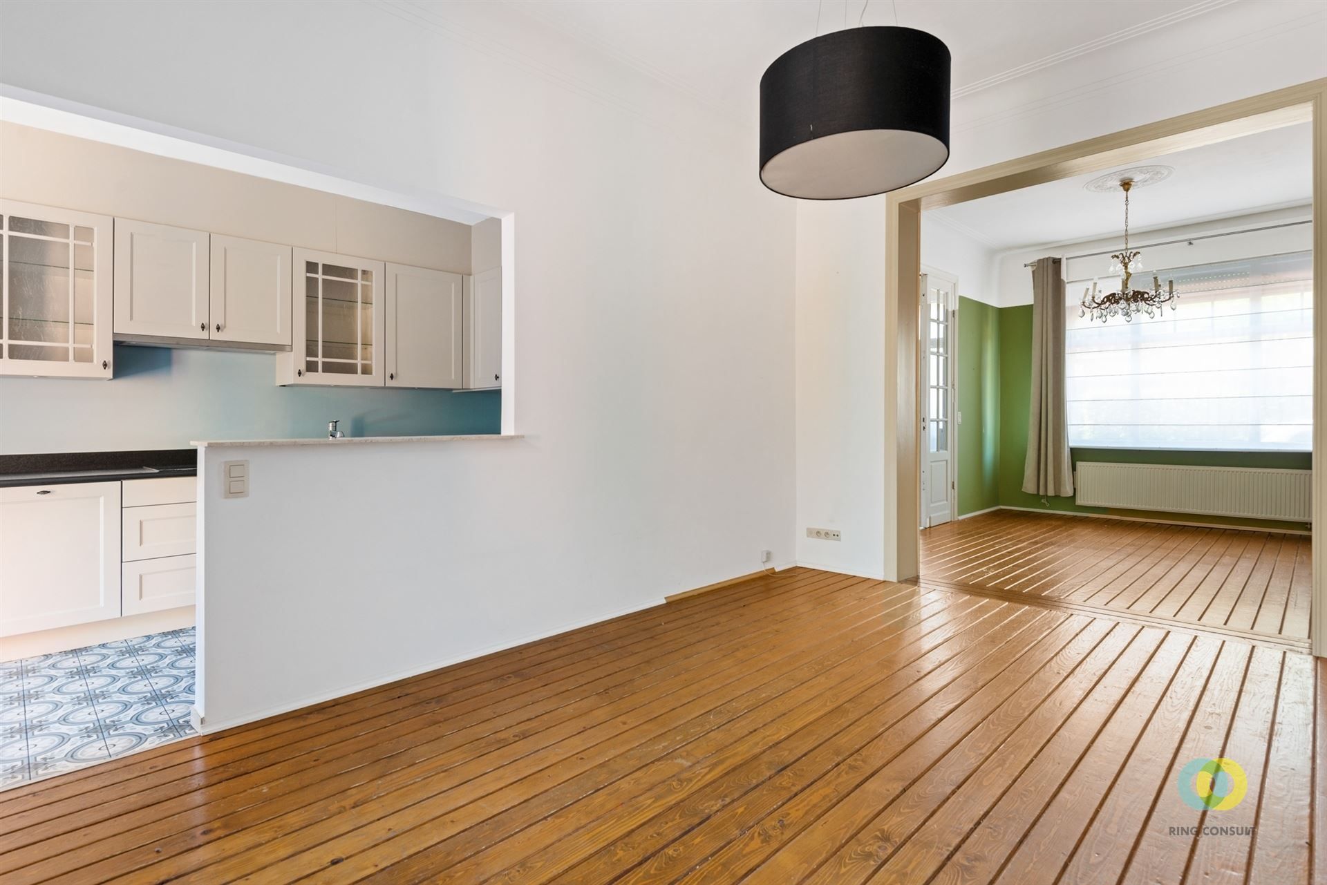 Ruime karakterwoning met garage en terras foto 3