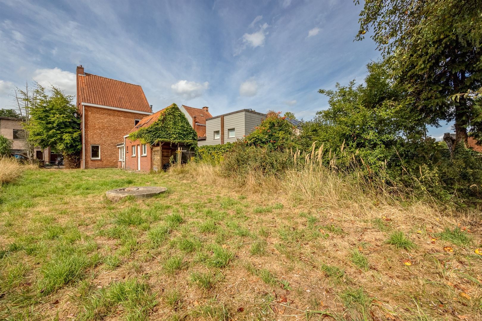Halfopen woning in kindvriendelijke straat foto 22