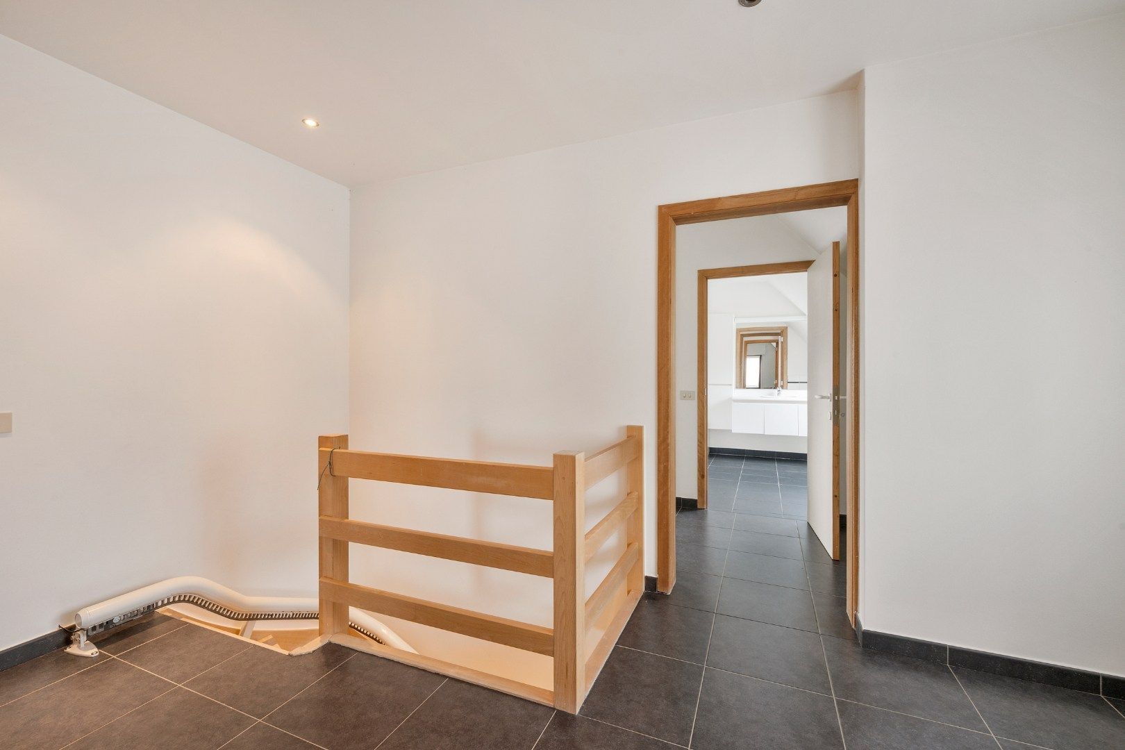 Recente halfopen woning met boomgaard in Ledegem foto 12