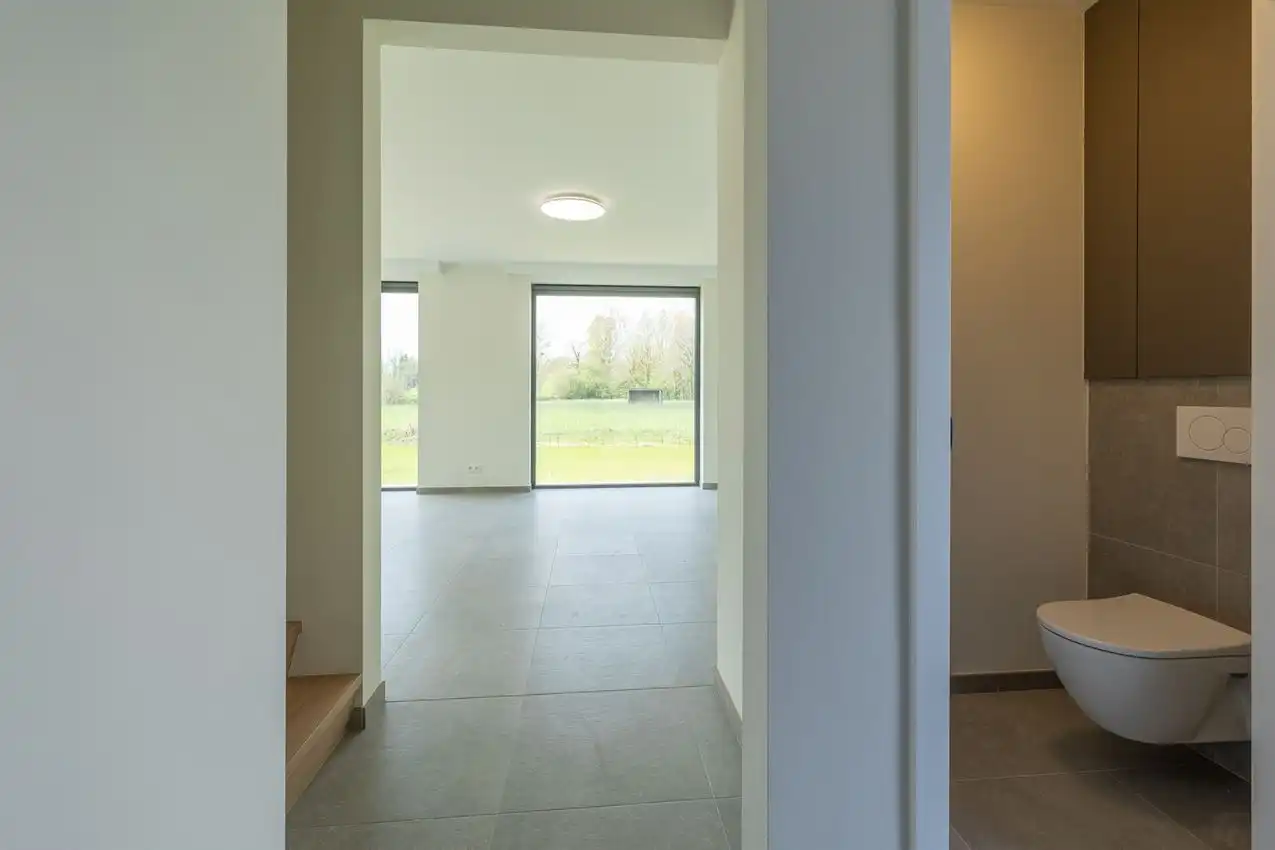 Nieuwbouwwoning, gunstig gelegen, 3 slpk, tuin, carport foto 15