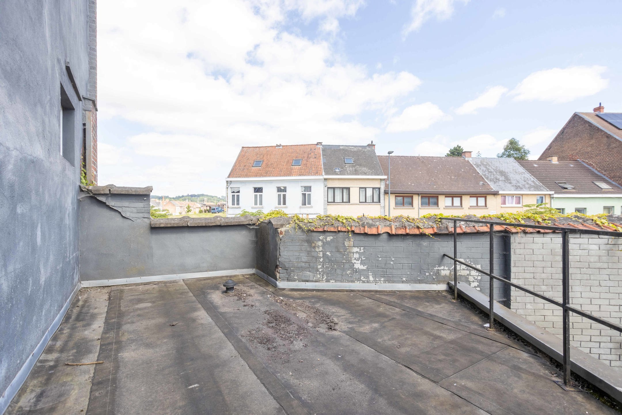 Zeer ruim gebouw met parking & garage vlakbij het centrum! foto 13