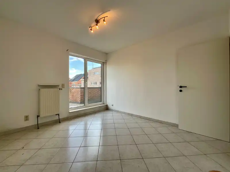 Opbrengsteigendom met handelspand en 2 appartementen met 2 slaapkamers foto 8