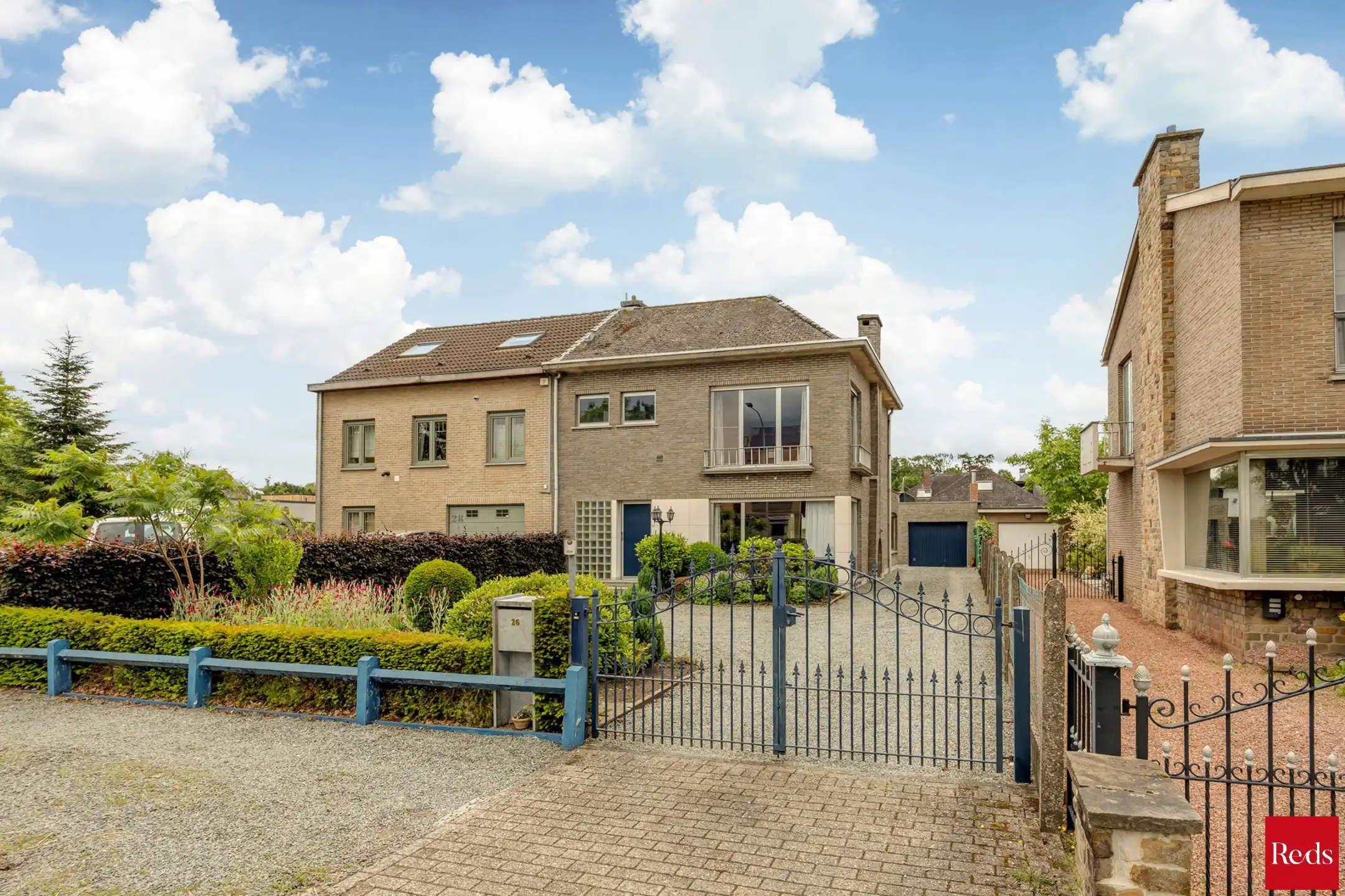  Halfopen bebouwing met tuin en garage foto 31