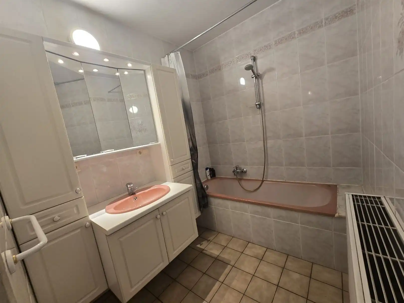 Ruime woning met 5 slaapkamers gelegen aan de E313 foto 11