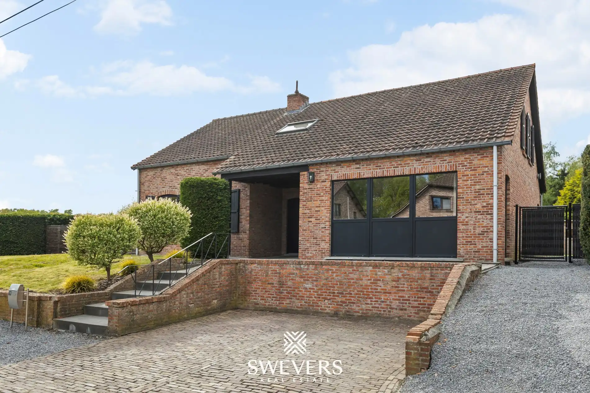 Rustige gezinswoning met studio en groene omgeving in Oostham foto {{pictureIndex}}