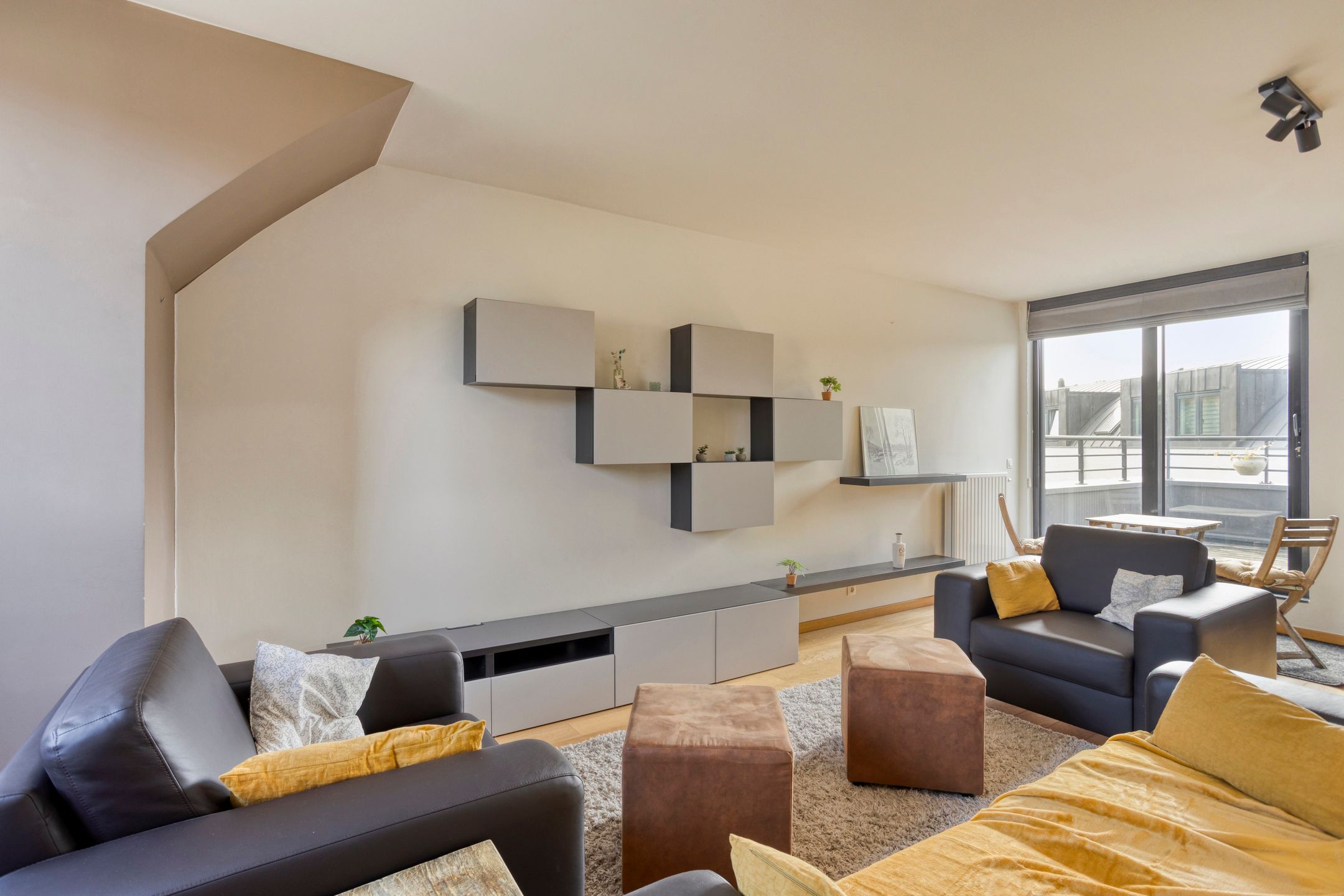 Energiezuinig 3-slaapkamerappartement met terras! foto 2