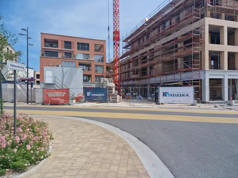 Casco en centraal gelegen nieuwbouw handelsgelijkvloers (160m²) met gezellig terras (130m²) op een TOPlocatie! foto 17