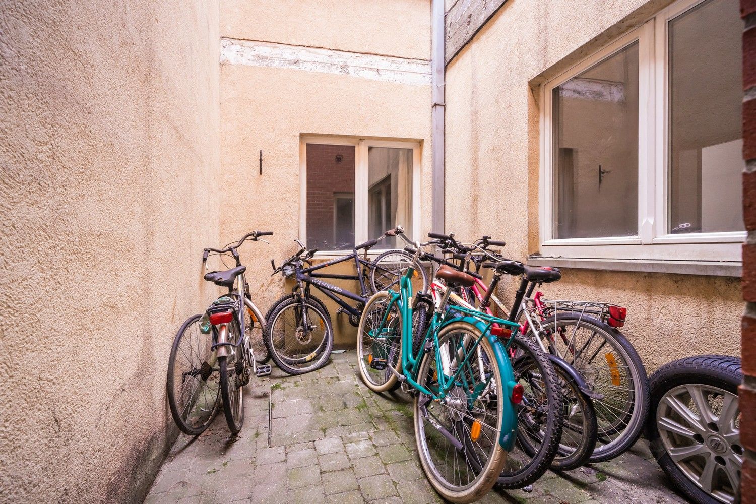 Ruim gelijkvloers appartement met 2 kamers foto 14