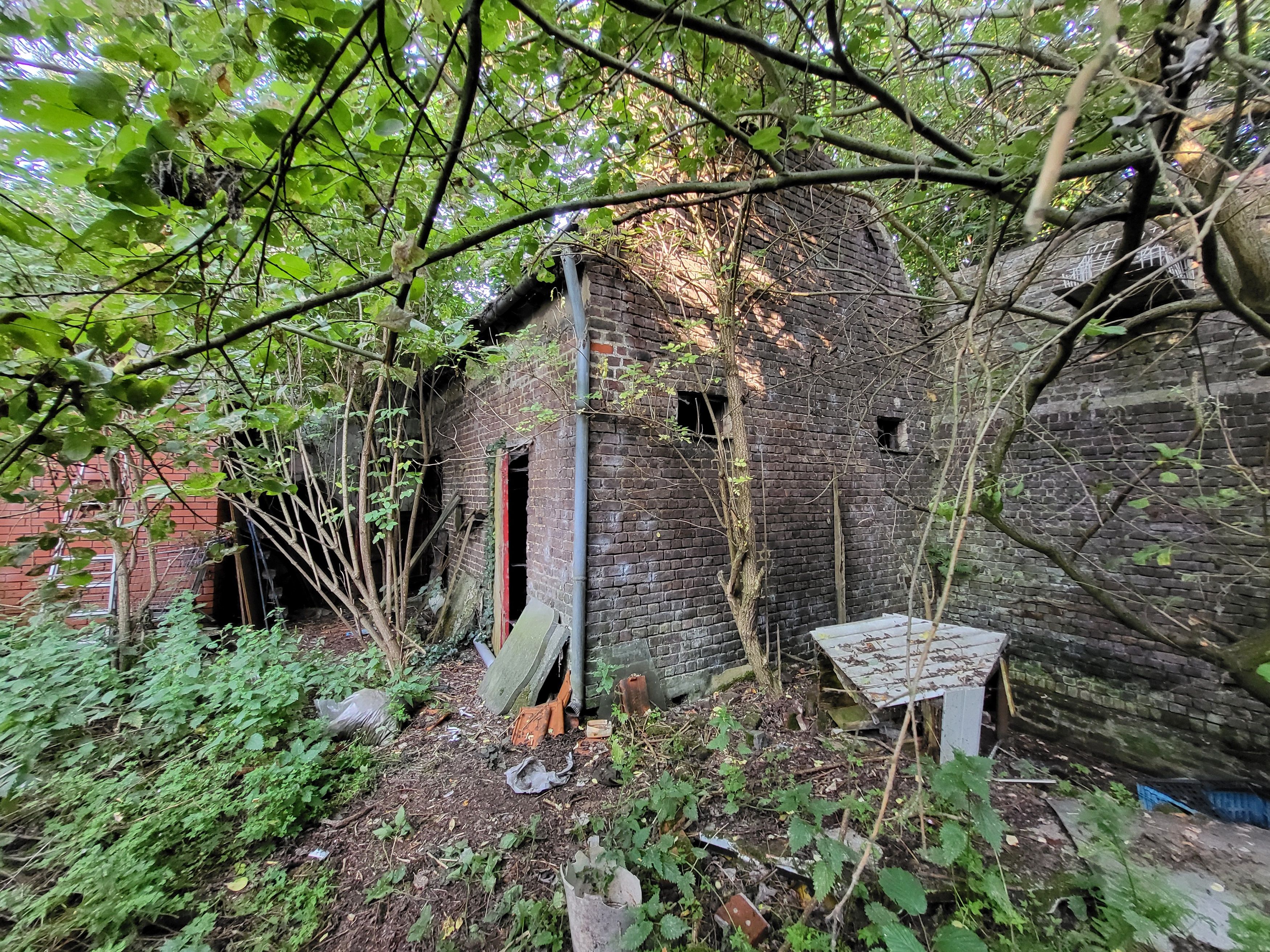 Prachtig te renoveren rijwoning op 132m² met ruime stalling.  foto 8