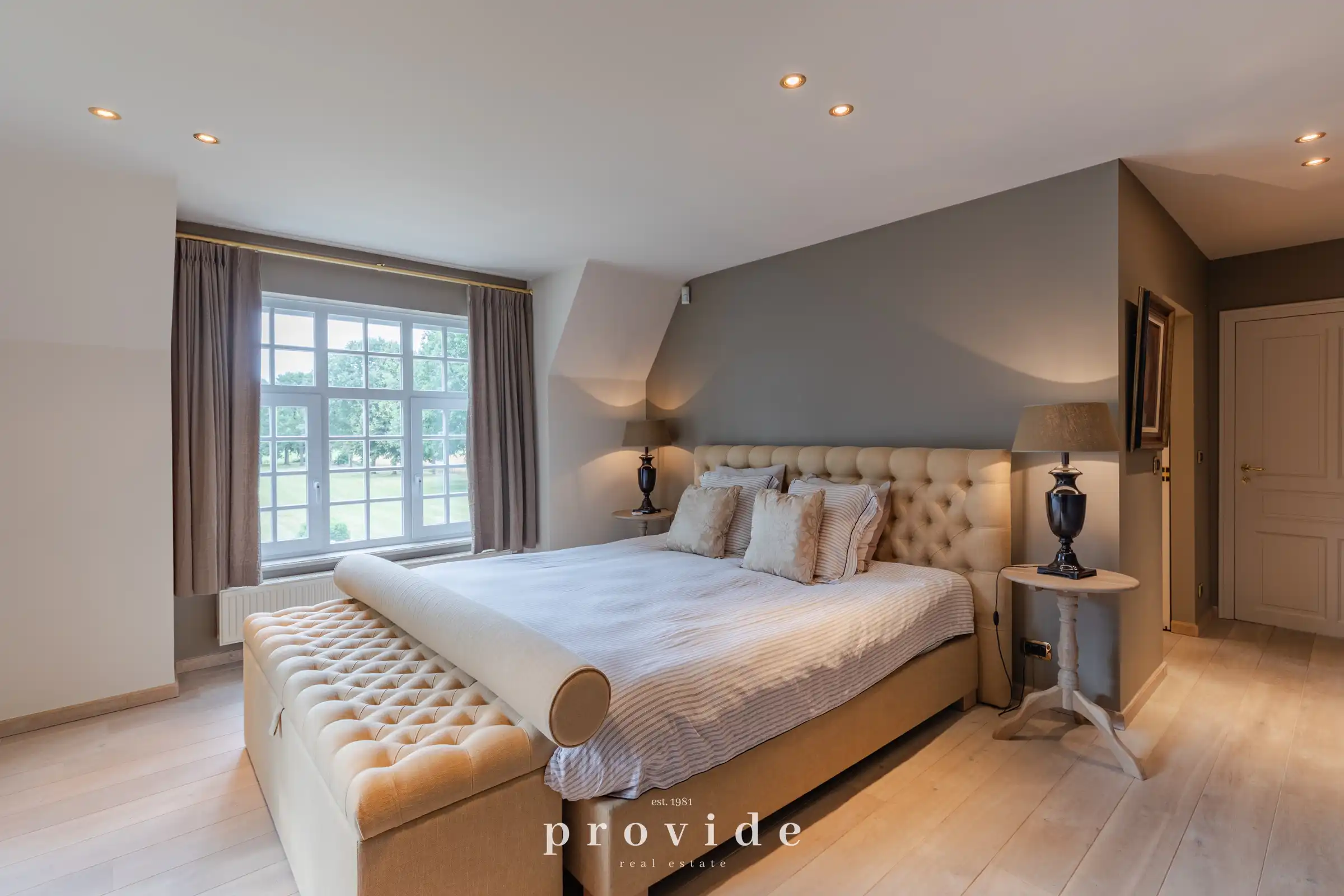Exclusieve villa op royaal domein in groene omgeving foto 14