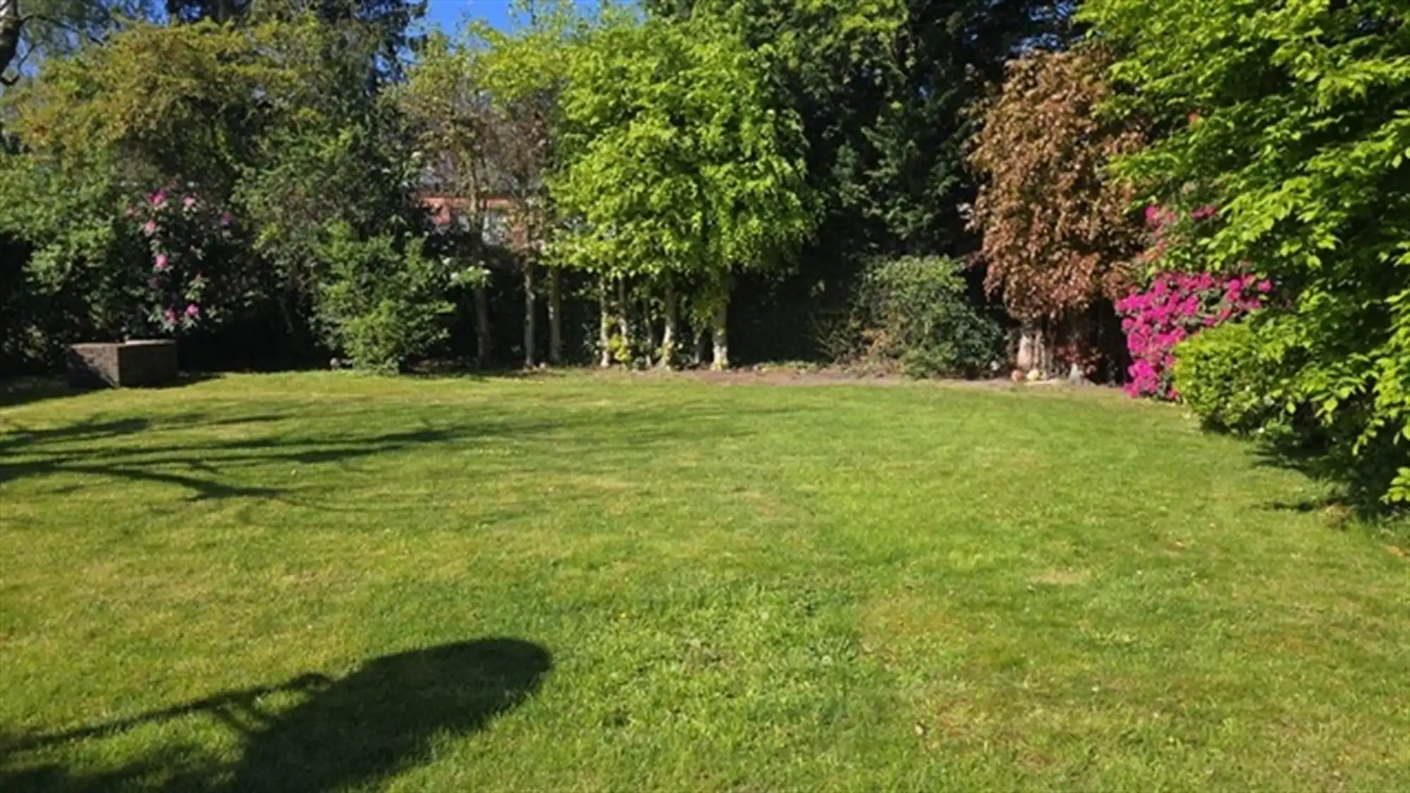 Knappe villa op exceptioneel perceel in gegeerde wijk foto 3
