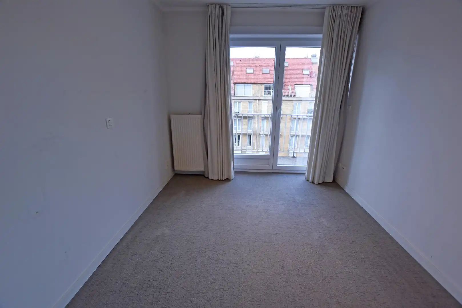 Ongemeubeld appartement met 2 slaapkamers op de Lippenslaan foto 5